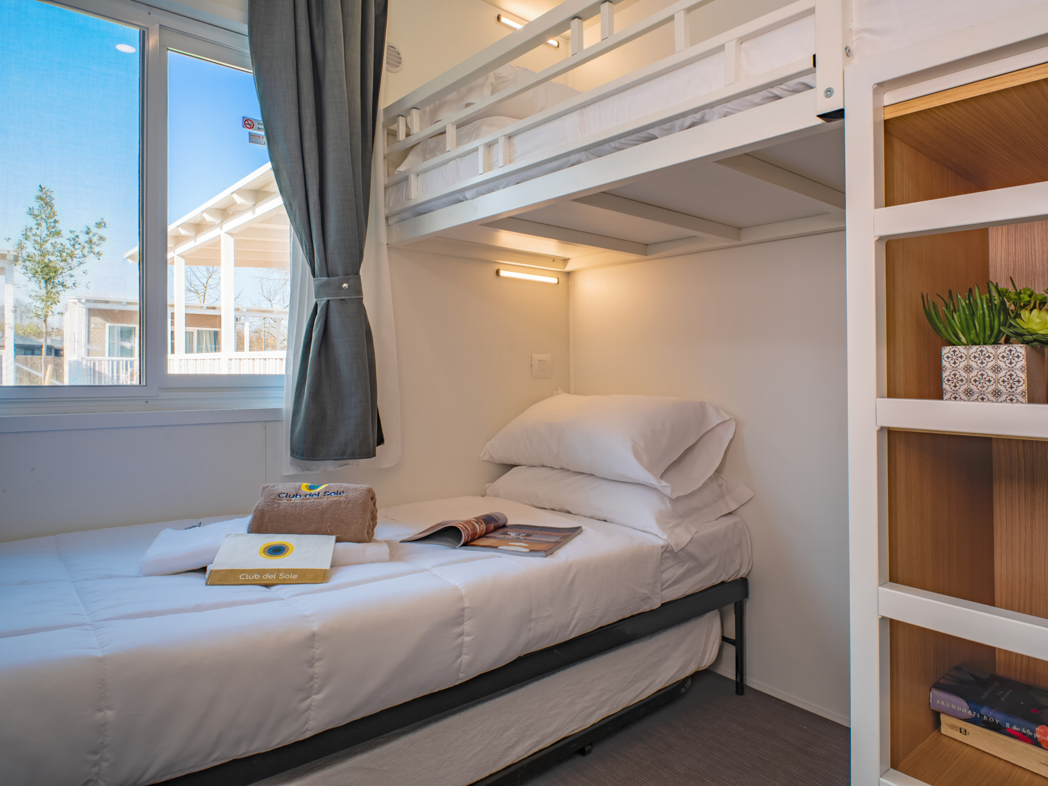 Deluxe, Lodge