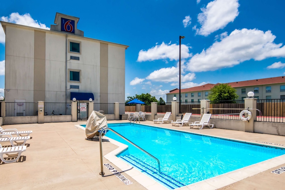 Motel6 Cleburne, TX 39/42
