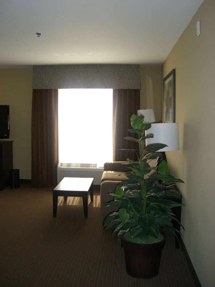 Hampton Inn Suites Pueblo North 29/42