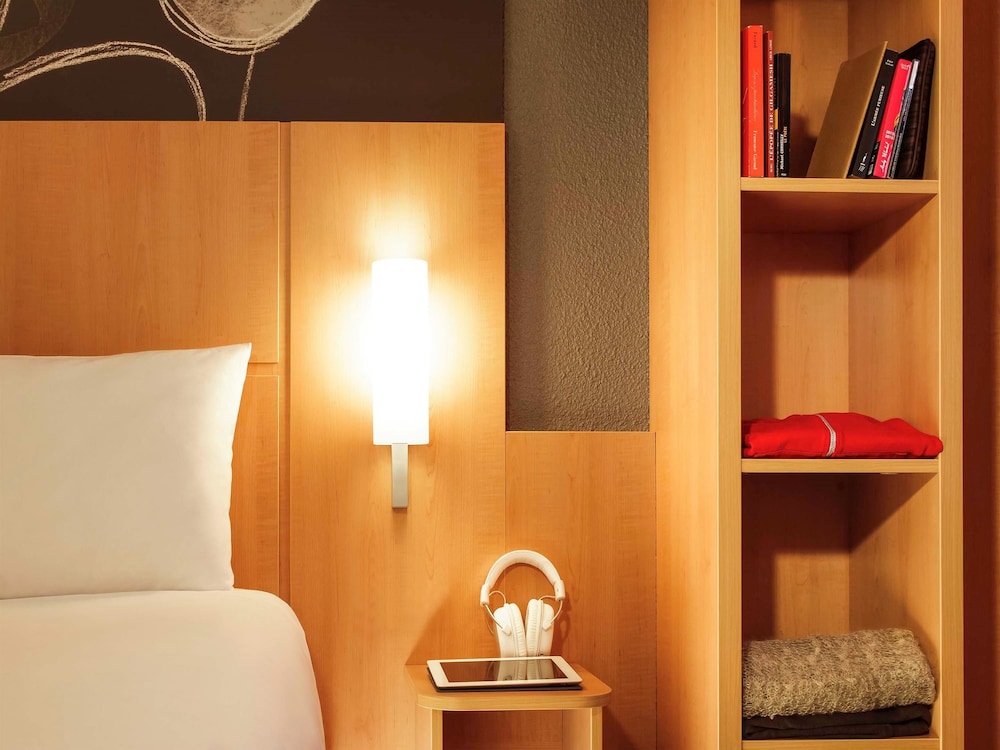 Ibis Angers Centre Chateau 12/75