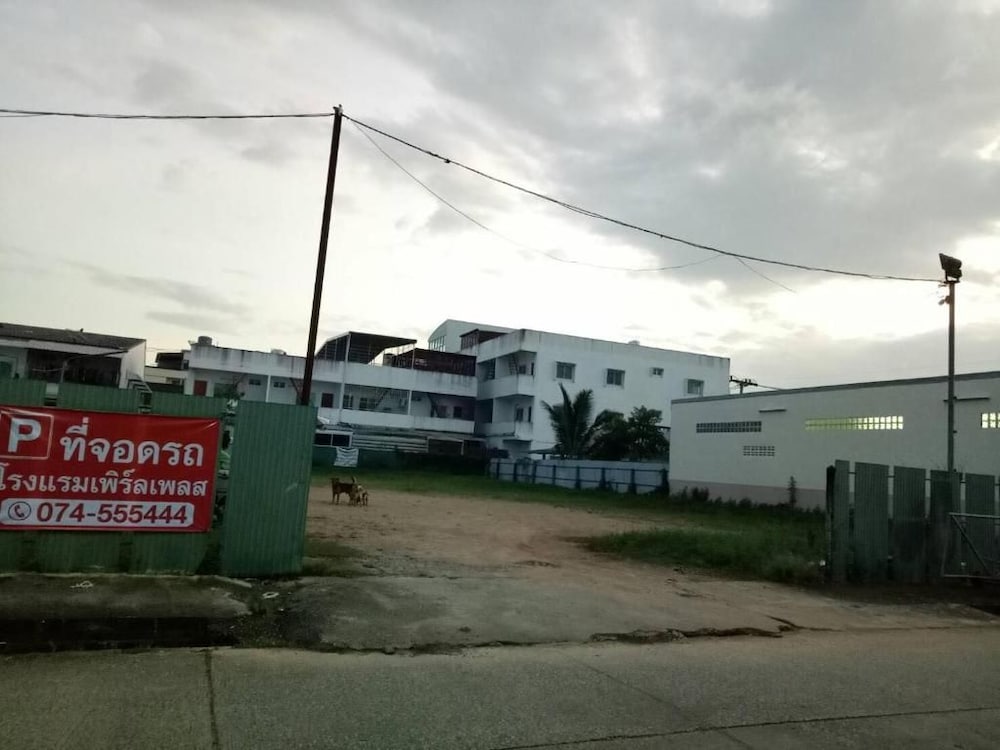 Pearl Place Hotel 3/48