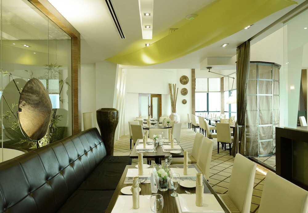Pacific Regency Hotel Suites 56/70