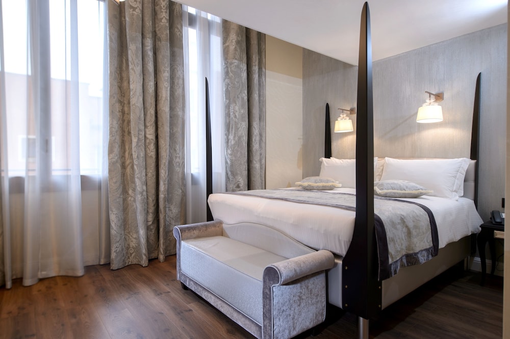 HONEYMOON, SUITE, CANAL VIEW, JETTED TUB