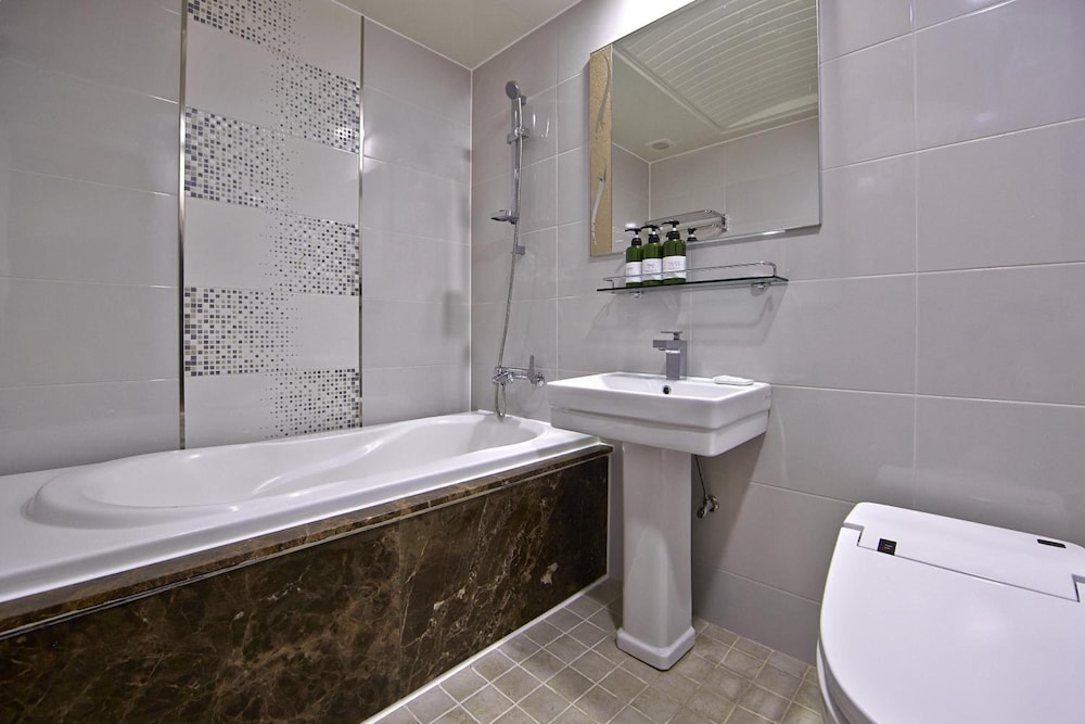 Busan Beach Hotel 36/37