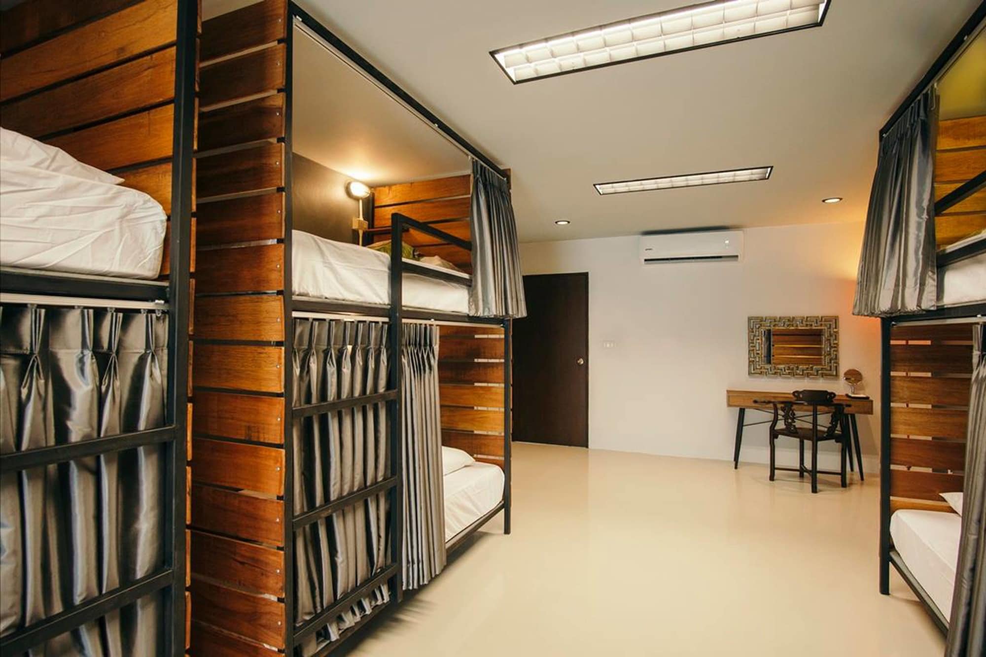 MIXED DORM, 12 BEDS, SHARED BATHROOM