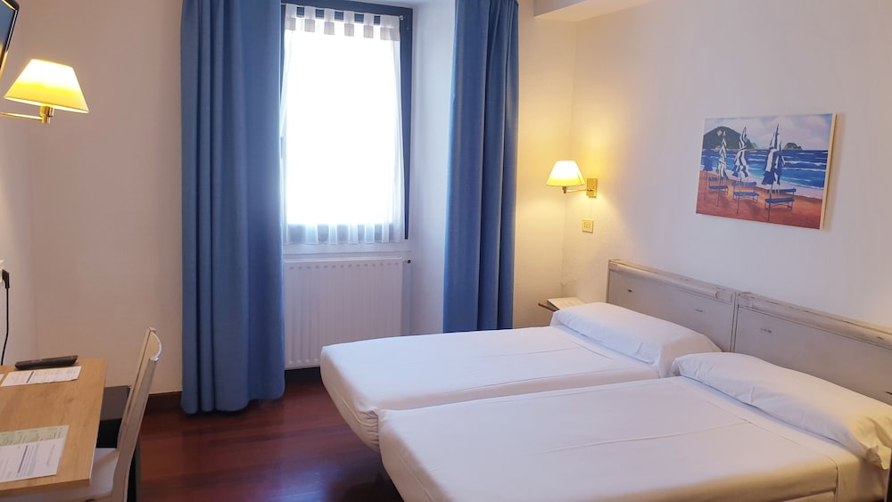Zarauz Hotel 3/22