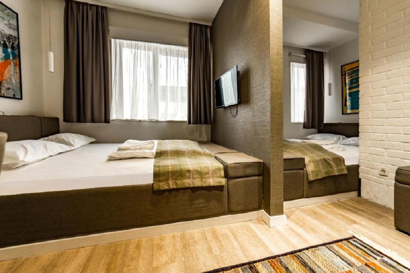 EXECUTIVE, TWIN BEDS