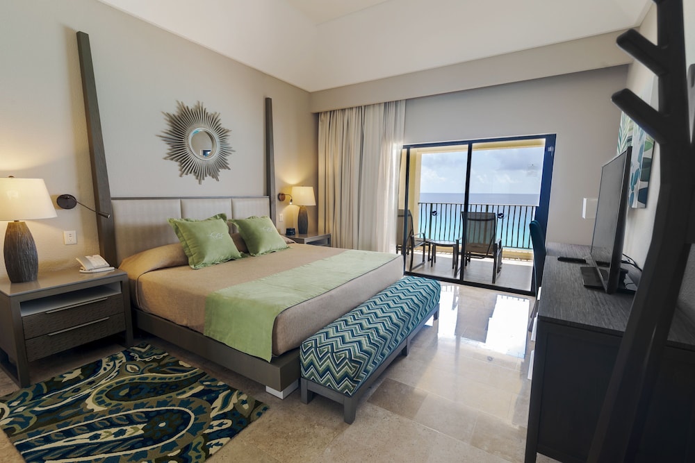2 Bedrooms, Deluxe, Suite, 1 King and 2 Double Beds, 2 Murphy Beds, Beach Front