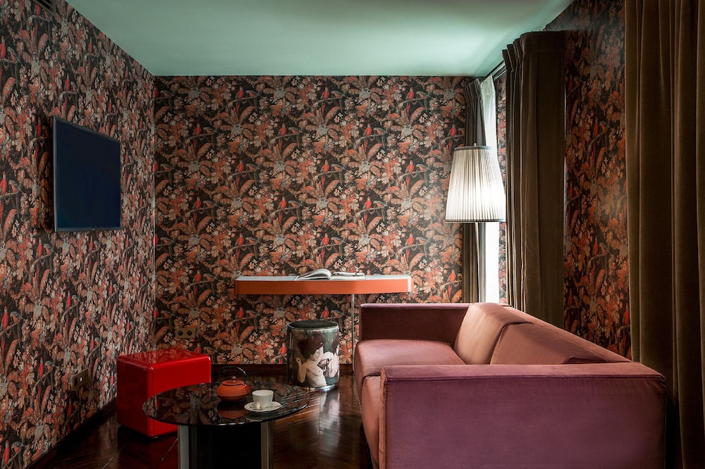 Hotel du Rond-Point des Champs-Elysees 47/68
