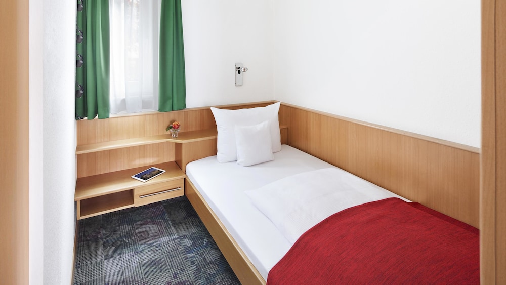Hirsch Hotel 17/66