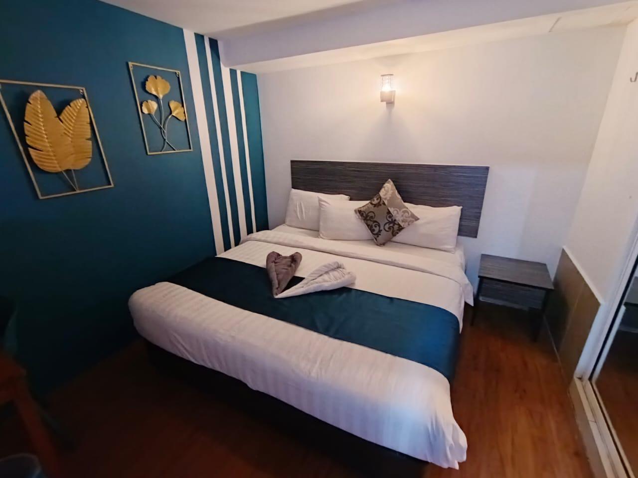 Standard, Double or Twin Bed, No Window