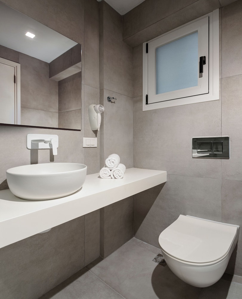 Myzith Luxury Suites 55/58
