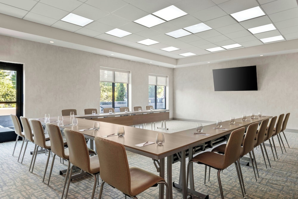 Residence Inn by Marriott Melville 32/43