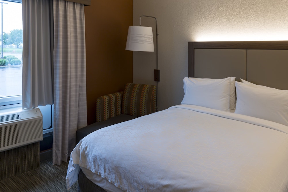 Holiday Inn Express & Suites Louisville South-Hillview, an IHG Hotel 14/55