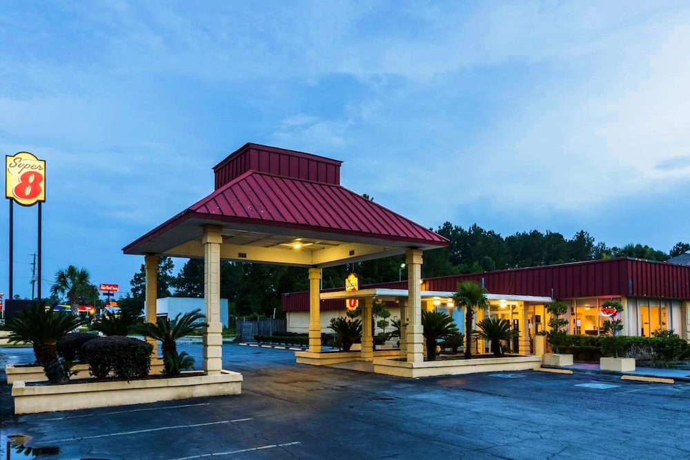 Super 8 by Wyndham Hardeeville/Savannah North 7/24
