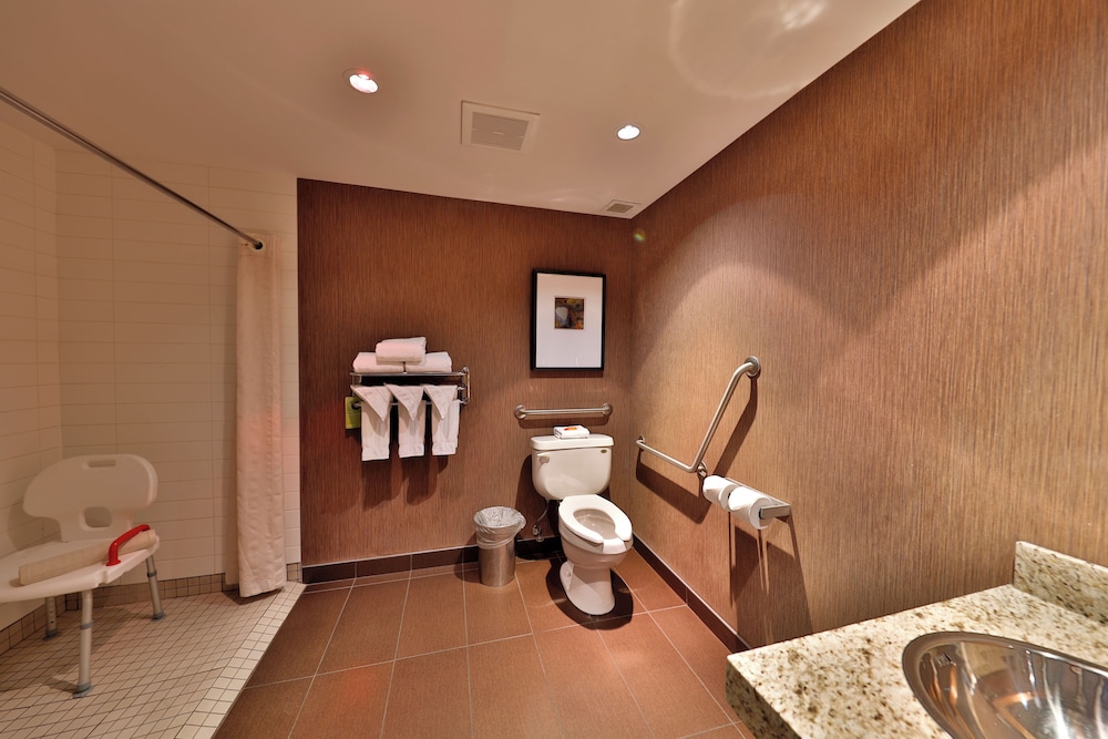 Radisson Hotel & Convention Center Edmonton 32/59