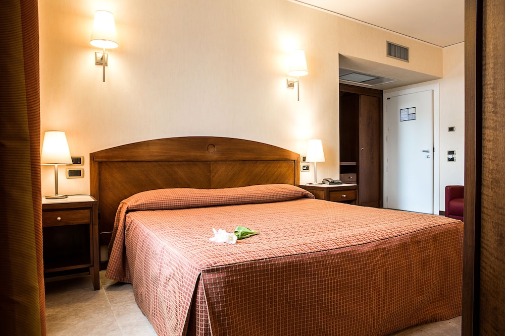 Grand Hotel Paestum 15/50