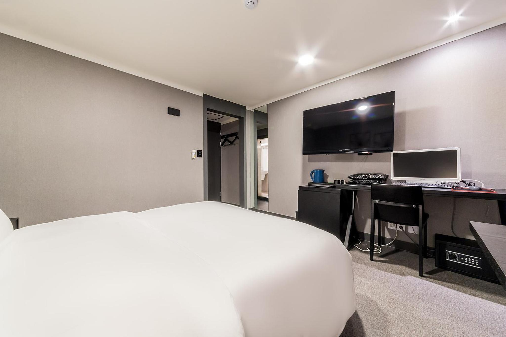 غرفة قياسية بسرير مزدوج، Pyeongtaek Stay Hotel 4/5