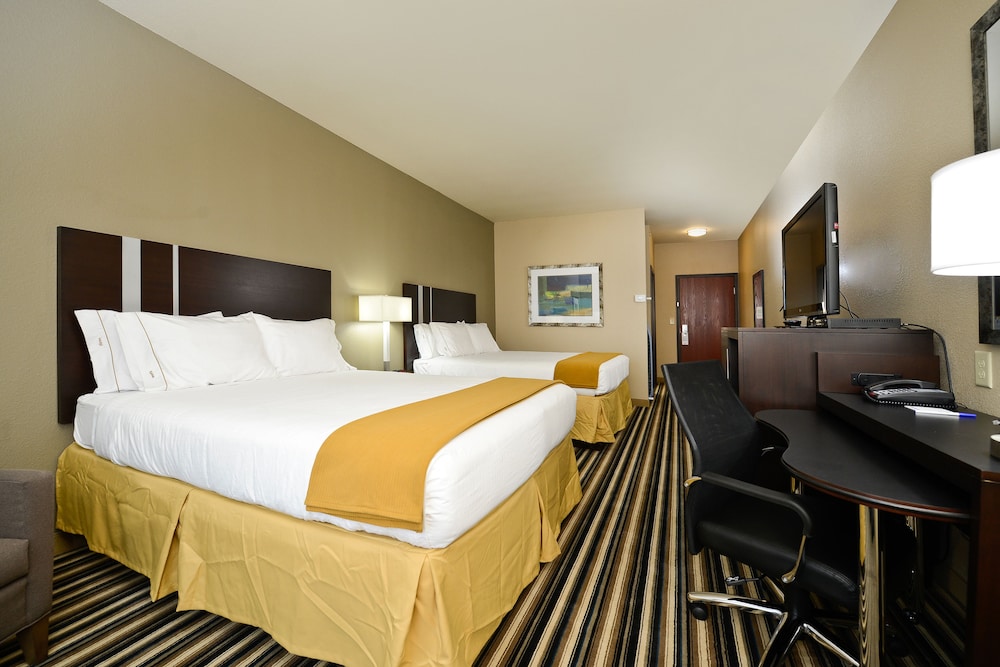 Holiday Inn Express Hotel Suites Forrest City 15/52
