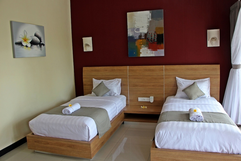 DELUXE, TWIN BEDS, POOL ACCESS