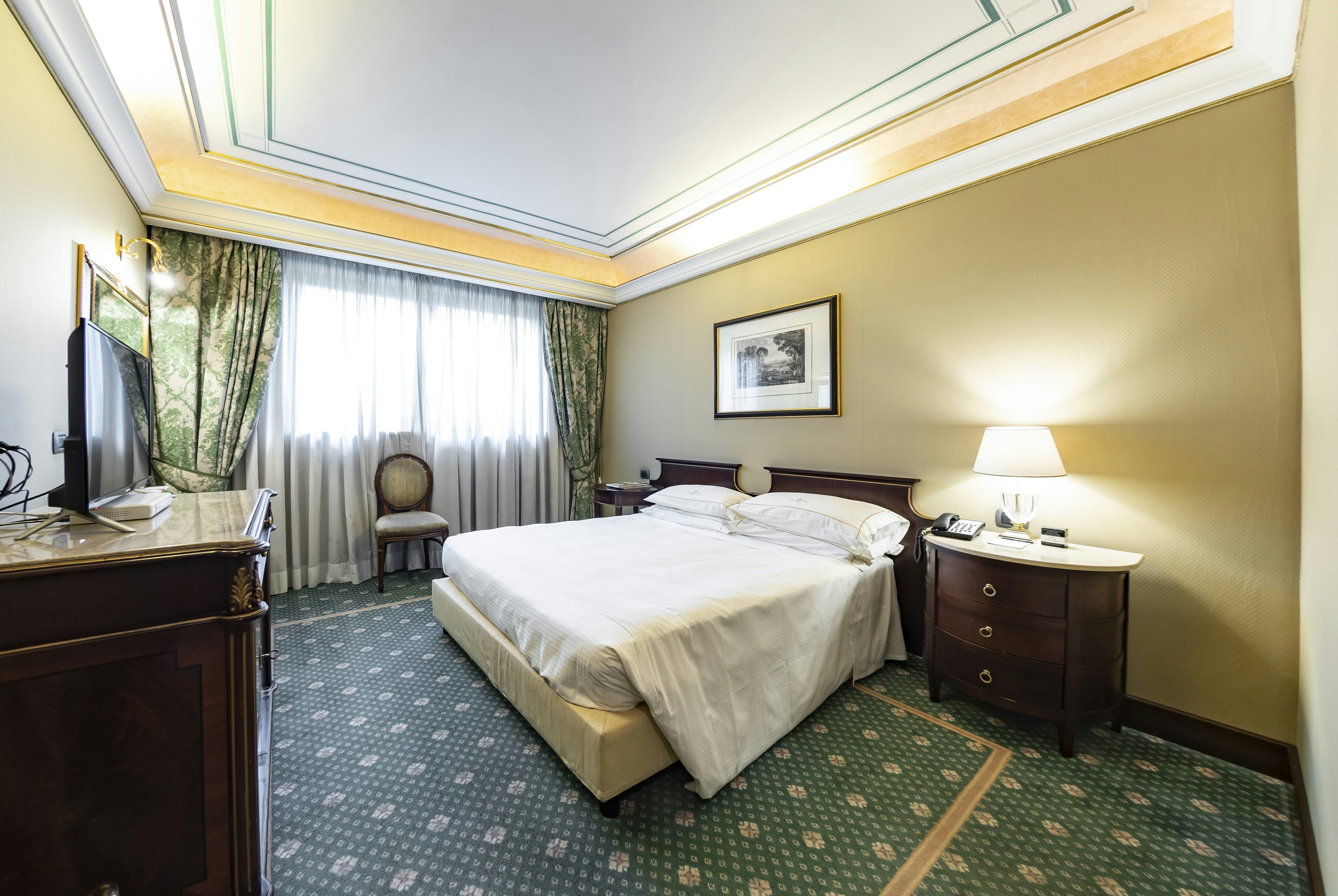 River Chateau Hotel 61/85