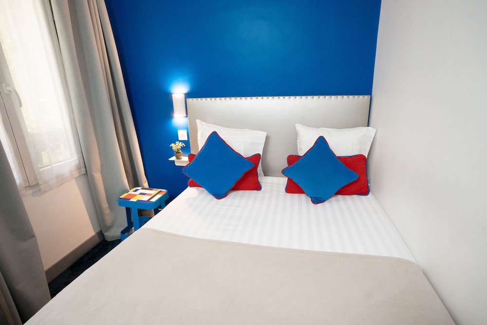 ROOM, SINGLE