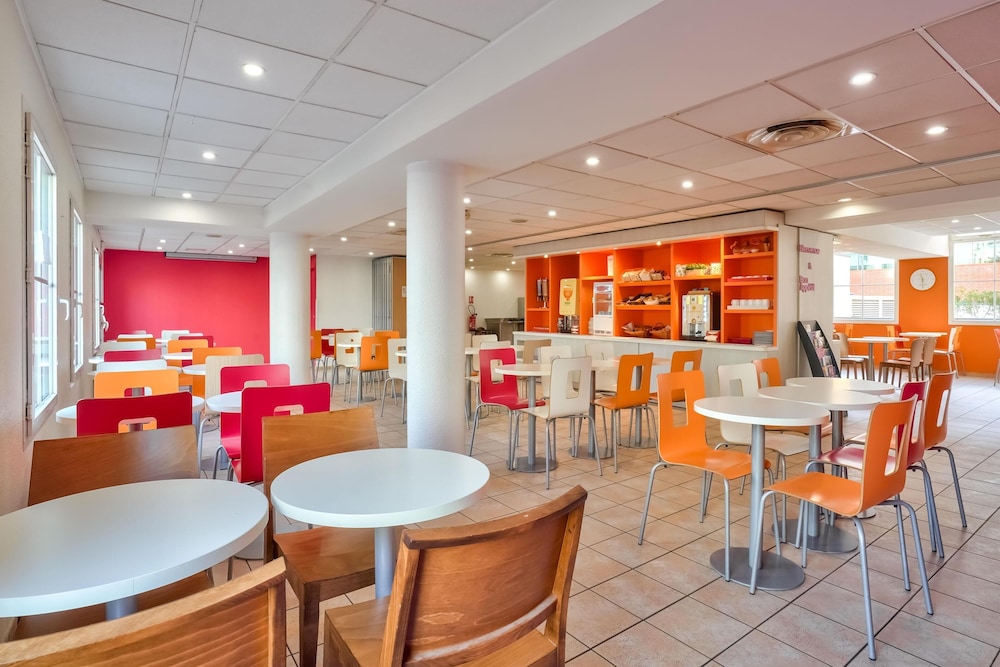 PREMIERE CLASSE PARIS OUEST PONT DE SURESNES 44/55