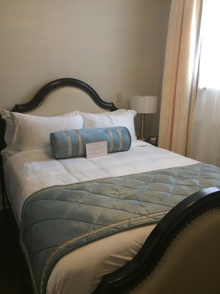 2 Bedrooms, King and Queen Bed, 2 Bathrooms, Low Floor