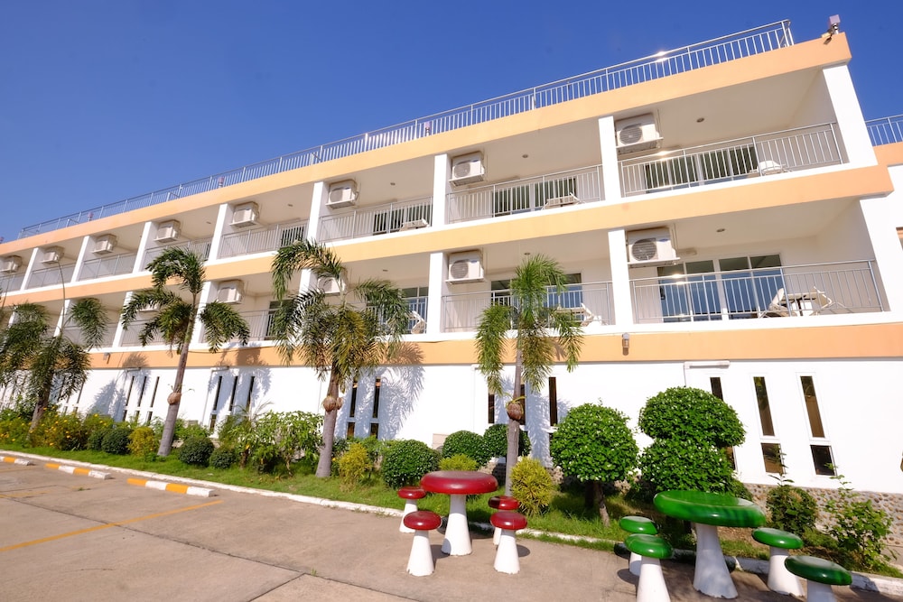 That Phanom River View Hotel 7/48