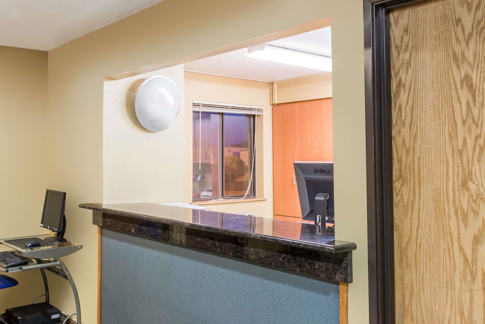 Super 8 By Wyndham Franklin/Middletown Area 21/29