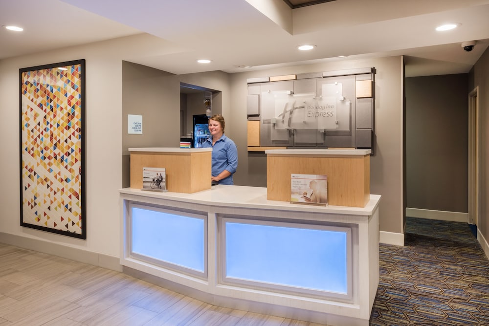 HOLIDAY INN EXPRESS WARRENTON 11/40