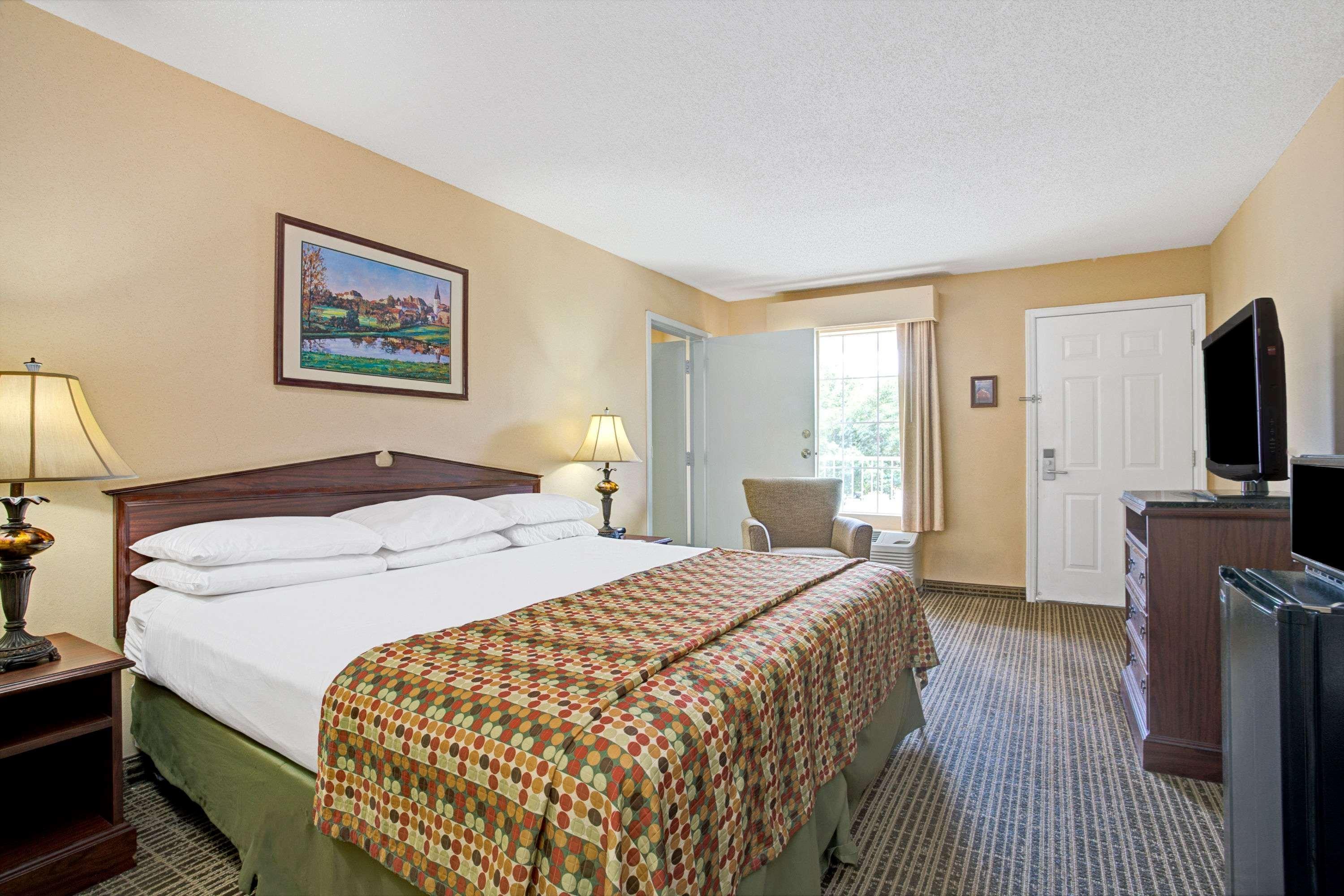 Baymont by Wyndham Smithfield 5/16