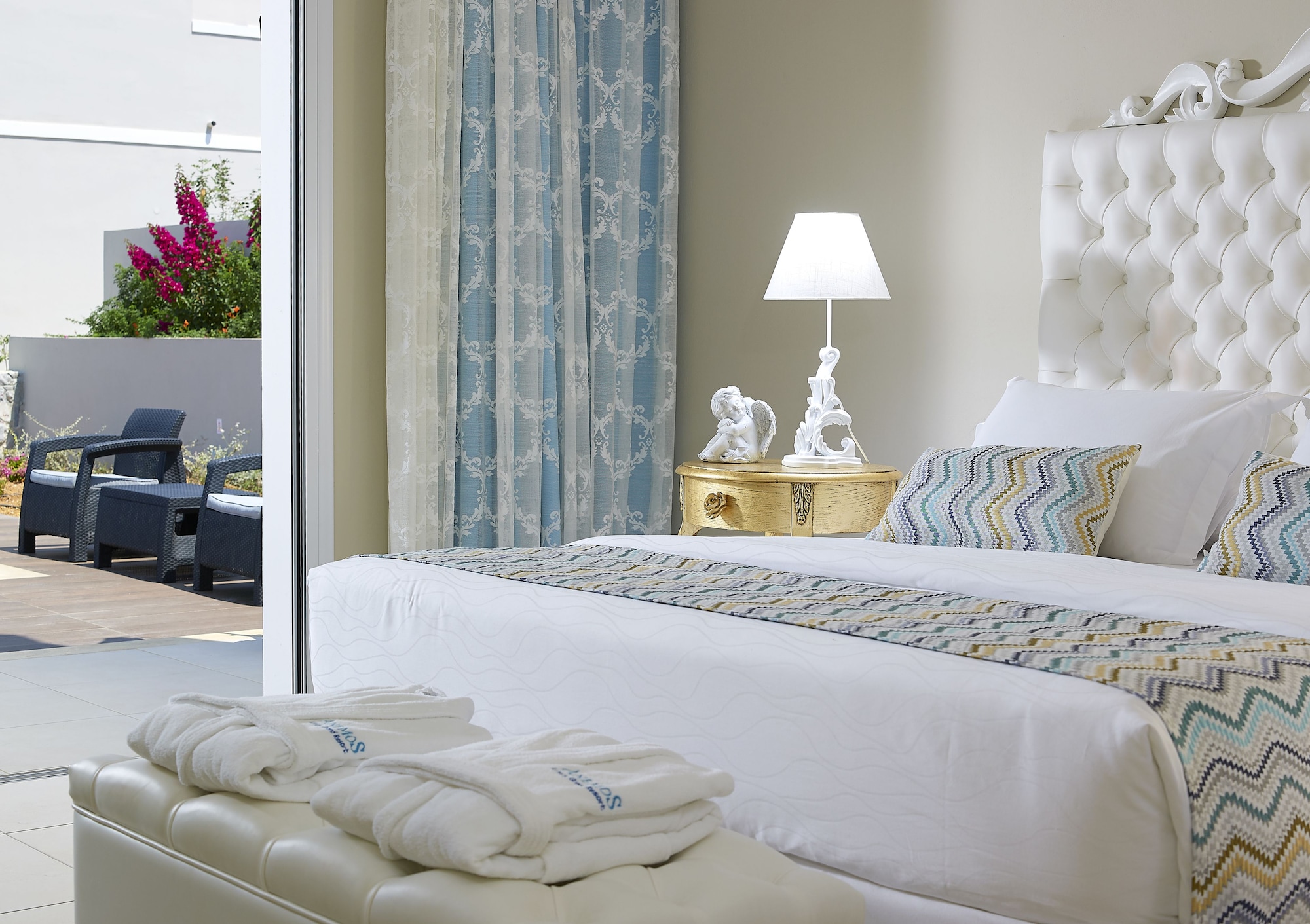 Deluxe, Double Bed, Shared Pool