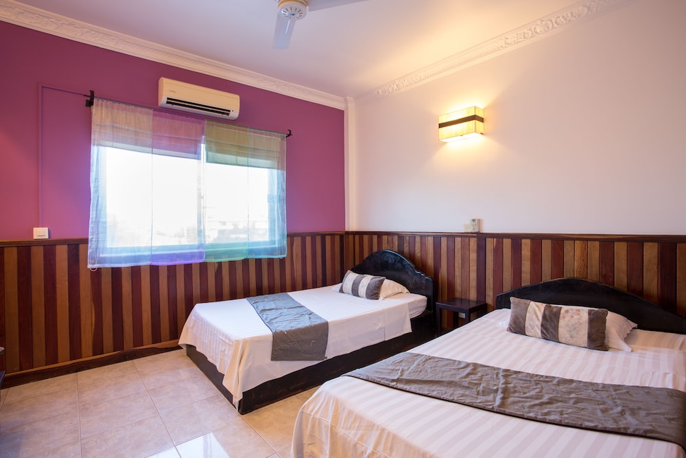 Le Tigre Hotel 10/48