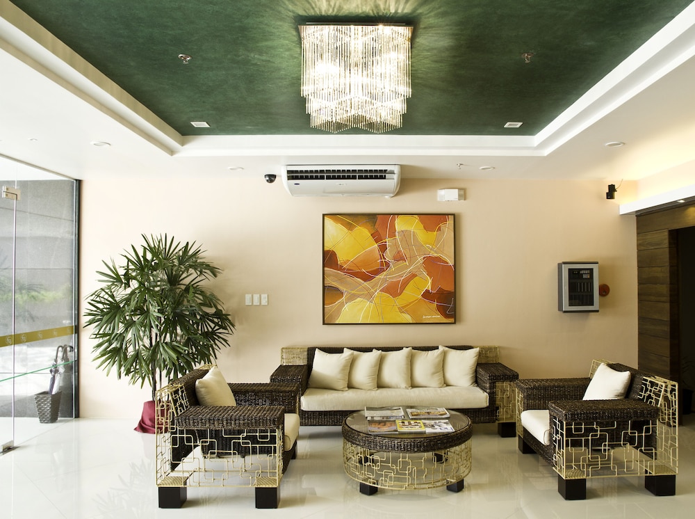 Allure Hotel And Suites 40/55