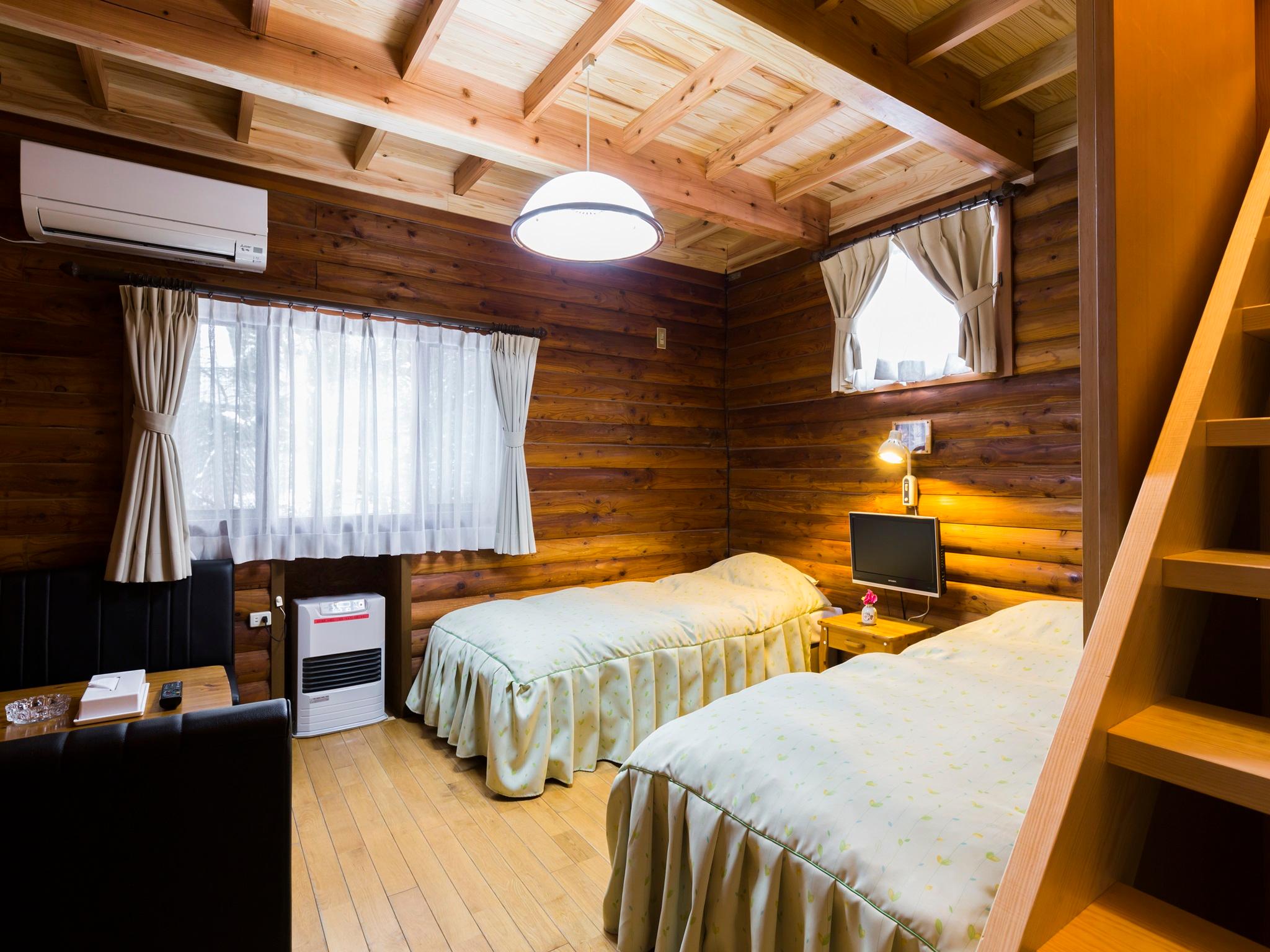 Cottage In Log Cabin 3/6