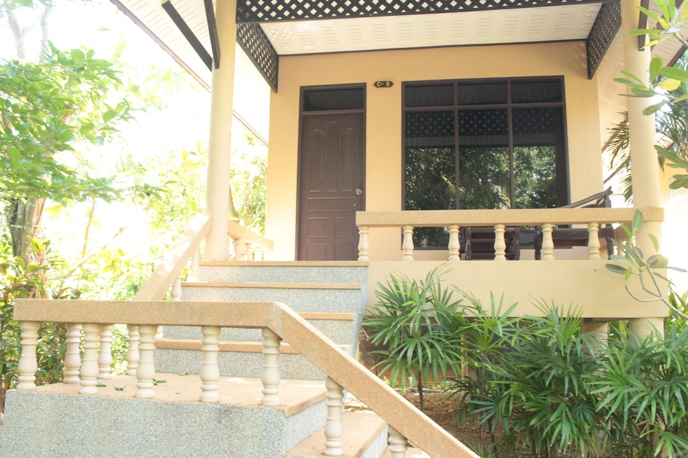 Clean Beach Resort 3/54