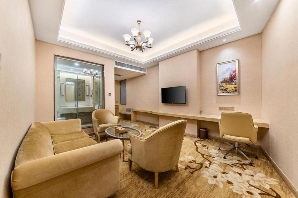 Venus International Hotel 48/58