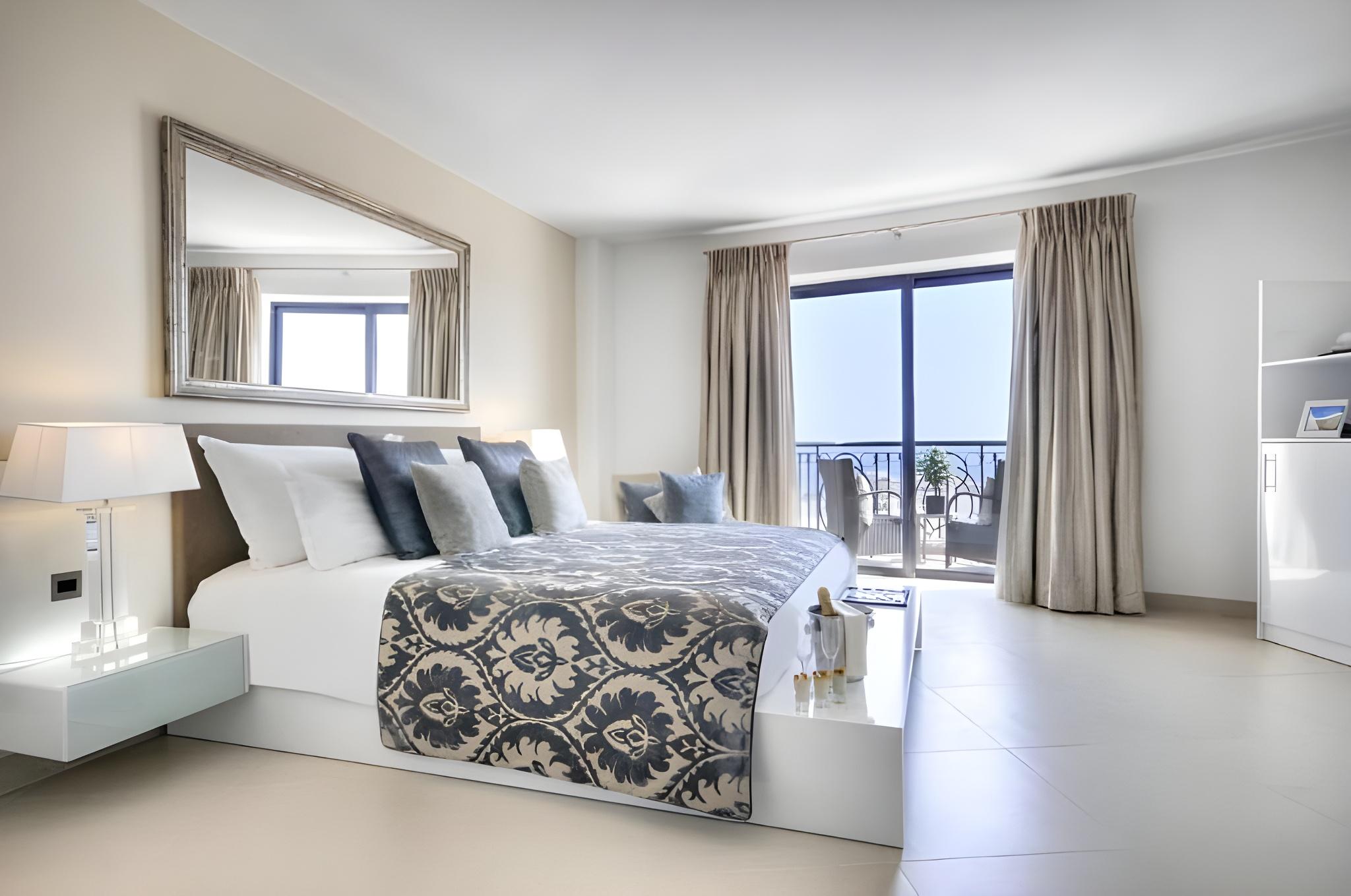 Designer, Suite, Queen Bed