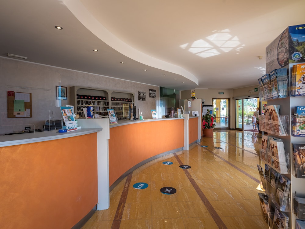 Lobby at Hotel San Pietro, LIMONE SUL GARDA