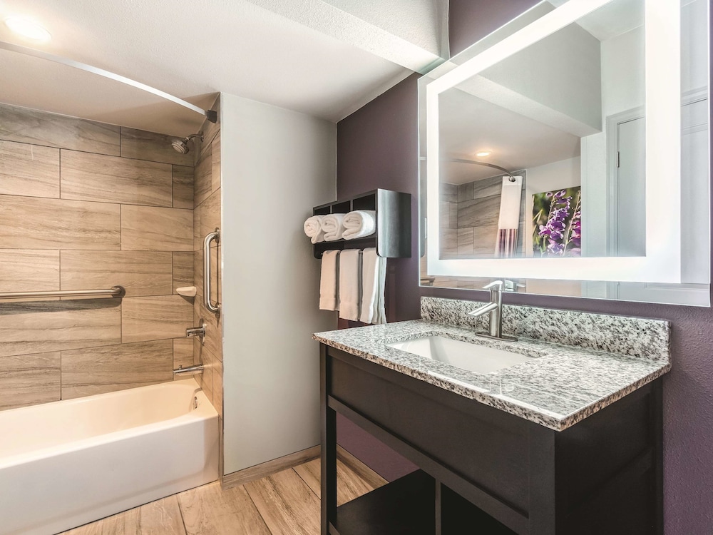 La Quinta Inn & Suites by Wyndham Glenwood Springs 16/56