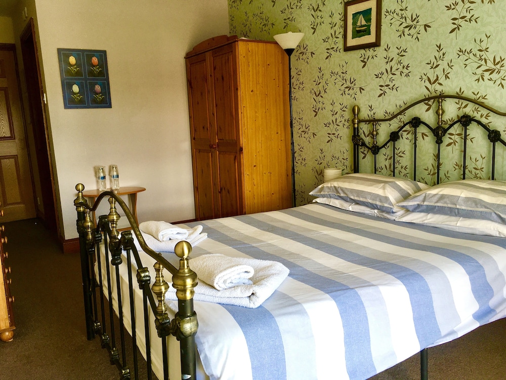 College Guest House 16/37