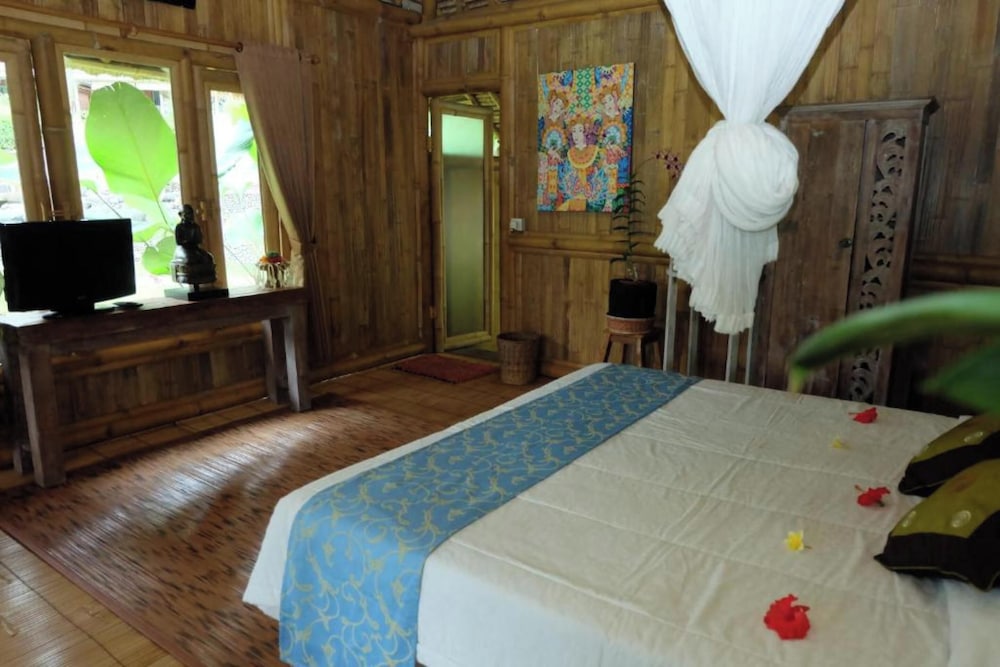 BAMBOO, HOUSE