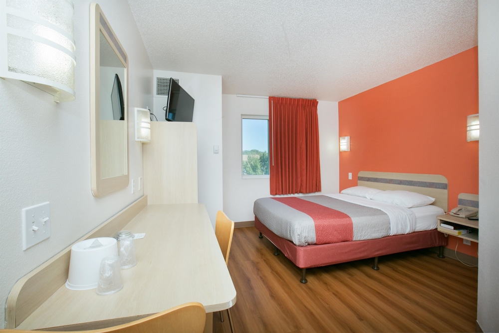 Motel6 Brooklyn Center, MN - Minneapolis 23/48