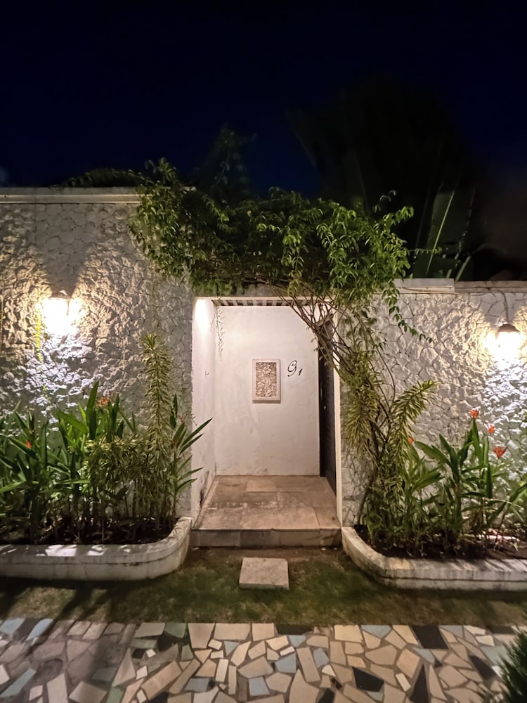 Artemis Villa And Hotel 5/46