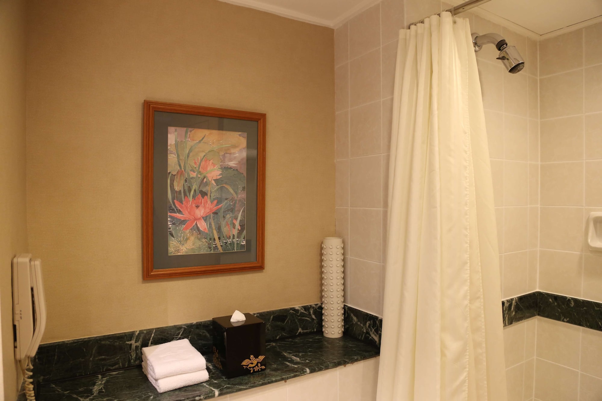 جناح تنفيذي بسرير كينج، Shangri La Beihai 4/4