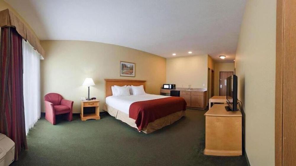 Holiday Inn Express Munising-Lakeview 20/68
