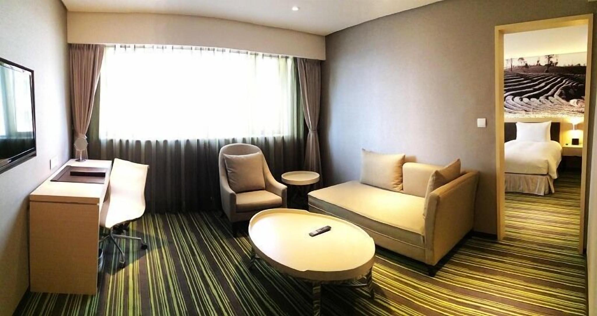 Executive, Suite