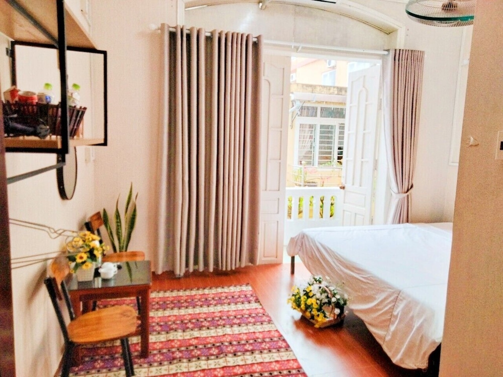 Amy Hostel Hue 44/65