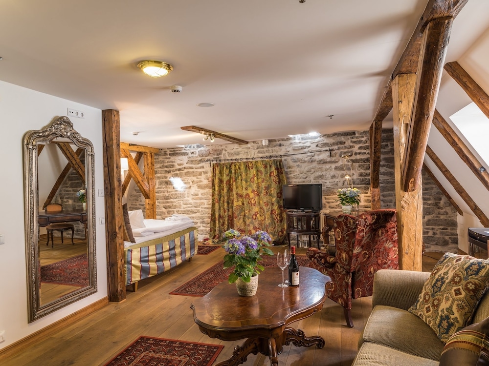 Cru Hotel 48/74